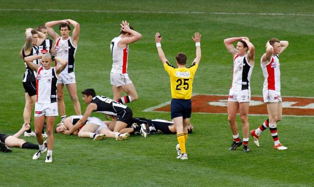 2010 gf siren 140.jpg St Kilda and Collingwood players react at the final siren of the 2010 Grand Final - ${keywords}
